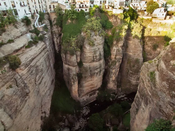 隆达新桥的峡谷全景 是安达卢西亚著名的地方之一 Andalusia 西班牙 — 图库照片