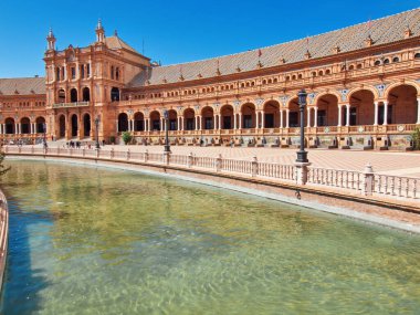 Kanal rolüyle ünlü Plaza de Espana. Sevilla, Anda; usya, İspanya