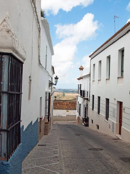 梅迪纳Sidonia镇一条狭窄的街道 有老式的白色房子 Andalusia 西班牙 — 图库照片