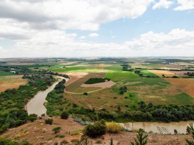 Almodovar del Rio, Cordoba, Endülüs kalesinden topo görüntüsü. İspanya