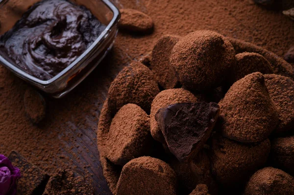 Kunst Achtergrond Met Gezonde Heerlijke Donkere Truffels Chocolade Ingrediënten Natuurlijke — Stockfoto