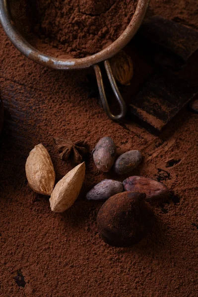 Kunst Achtergrond Met Gezonde Heerlijke Donkere Truffels Chocolade Ingrediënten Natuurlijke — Stockfoto