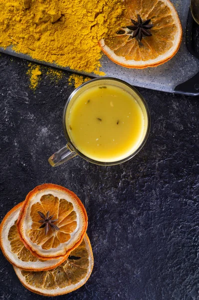 Especia Curcuma Cúrcuma Cóctel Curcuma Servido Con Naranjas Secas Mesa — Foto de Stock