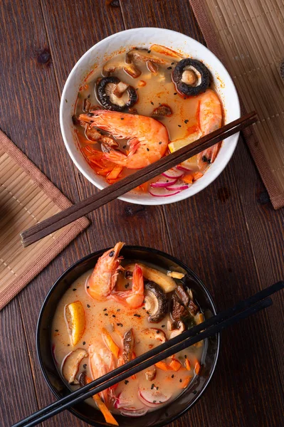 Misosuppe Mit Miesmuscheln Garnelen Shiitake Pilzen Und Gemüse Serviert Einem — Stockfoto