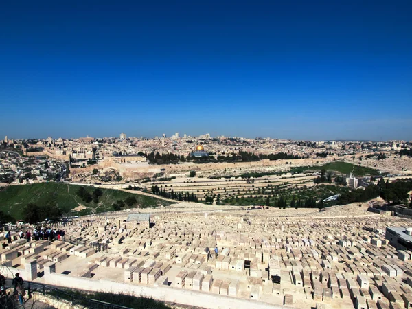 Panoramic view form the Mount of Elives on the old city of Jerus — стоковое фото