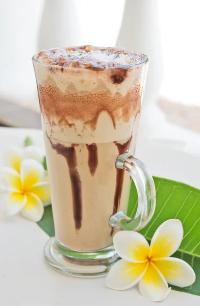 Frappe Iced Coffee Drink with plumeria — Stock Photo, Image