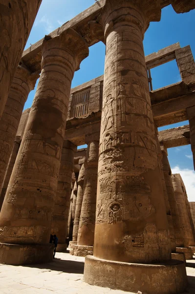 De grote Hypostyle hal van de tempel van Karnak. Luxor, Egypte. — Stockfoto