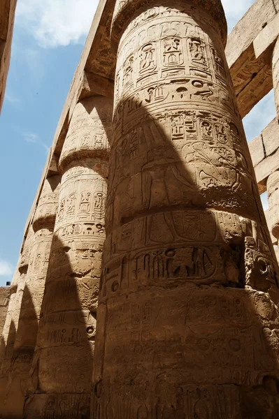 De grote Hypostyle hal van de tempel van Karnak. Luxor, Egypte. — Stockfoto