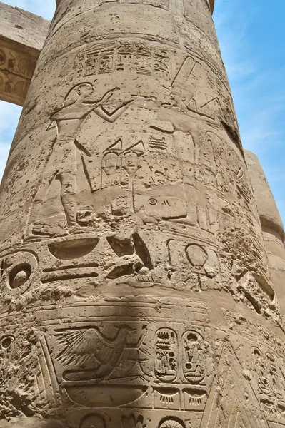 De grote Hypostyle hal van de tempel van Karnak. Luxor, Egypte. — Stockfoto