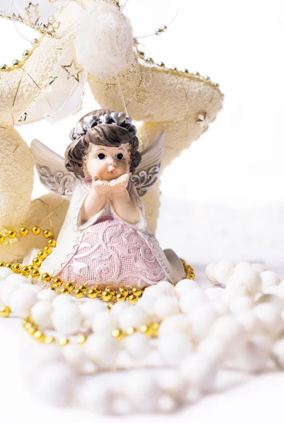 Anjo de natal com estrela no fundo branco — Fotografia de Stock
