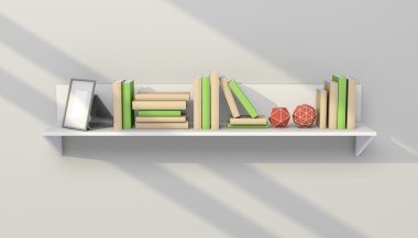 Modern kitaplık.