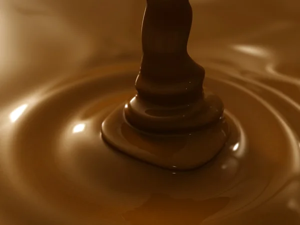 Lentamente fluxo de gota de chocolate com um efeito de foco — Fotografia de Stock