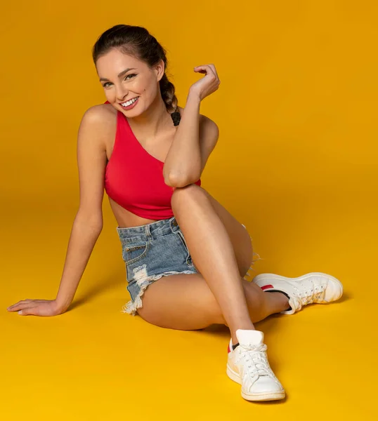 Cute Young Model Summer Outfit Shorts Red Top Sitting Yellow — Stock Photo, Image