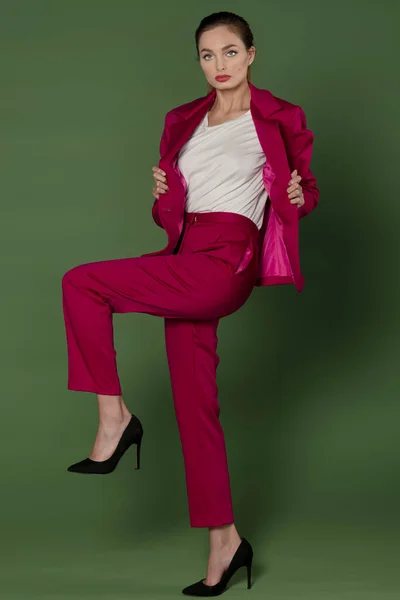 Very Gorgeus Model Posing Fashion Style Fuchsia Outfit Jacket Pants — Stock Photo, Image