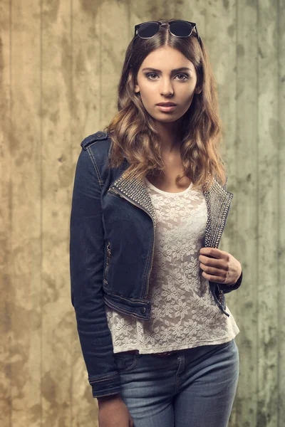 Casual girl in fashion portrait — Stock Photo, Image