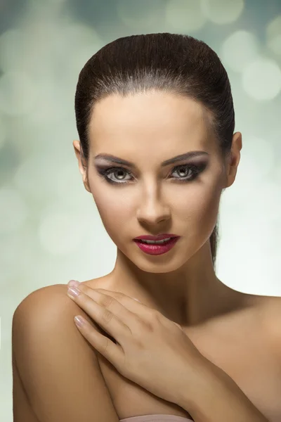 Beauty portrait of brunette girl — Stock Photo, Image