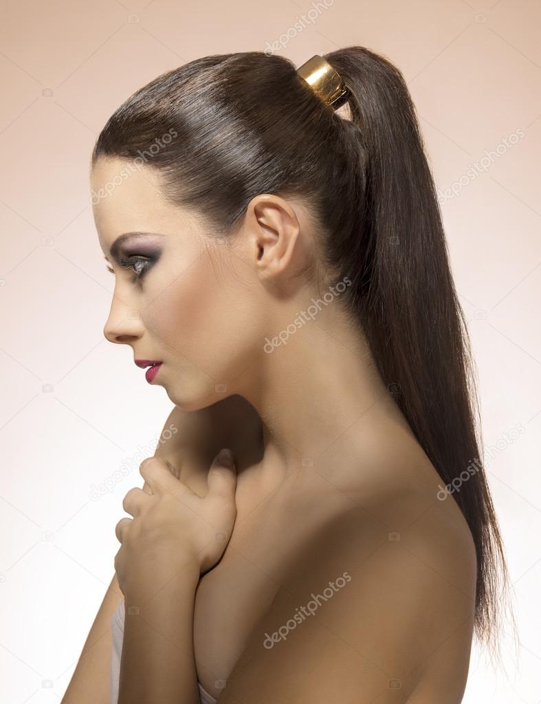 profile girl with ponytail