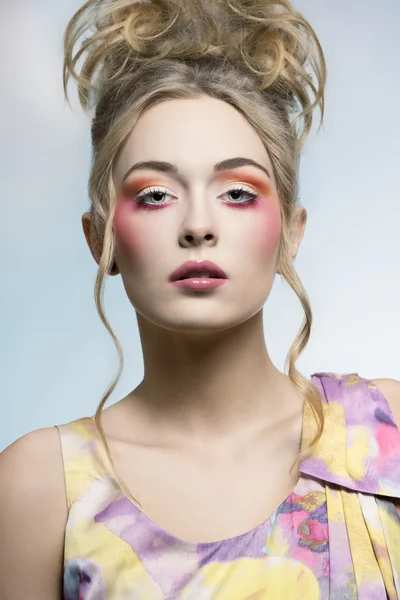 Beauty girl with colorful make-up — Stock Photo, Image