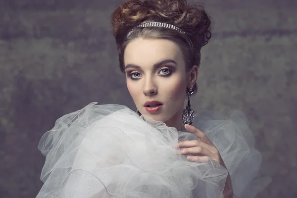 Romantic dame with tiara — Stock Photo, Image