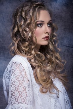 zarif vintage tarzı ile kız