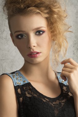 Taze sarışın kız