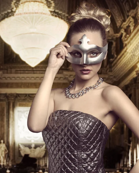 Kobieta elegancka maska — Zdjęcie stockowe