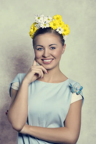 Жінка з квітами — стокове фото