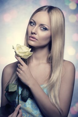 Romantik bahar portre kız 