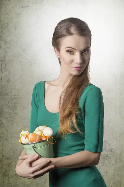 Woman with easter basket — Stock Photo, Image