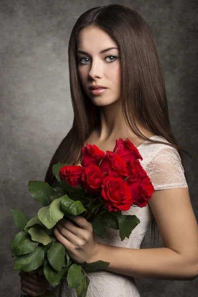 Frau mit Rosen — Stockfoto