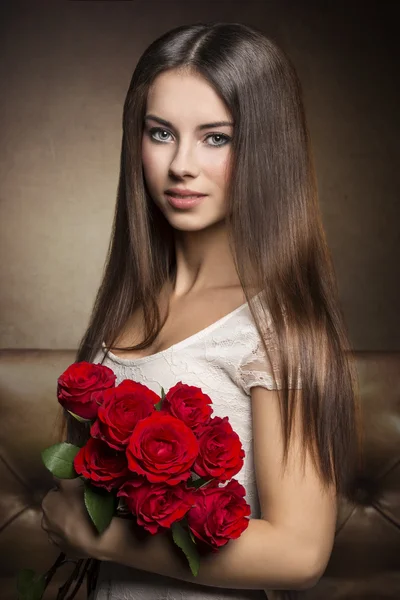 Beauty brunette — Stock Photo, Image