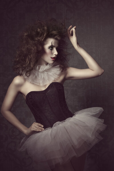 романтический карнавальный портрет девушки
