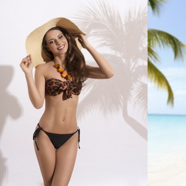 mutlu kız bikini ile 