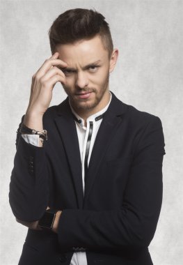 adam siyah düşüncesinde