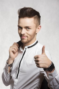 Tamam söylemek ast erkek modeli