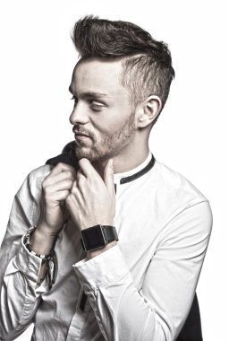 Siyah BW yakışıklı adam