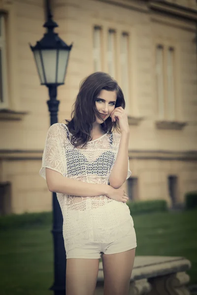 Vintage joven retrato de mujer — Foto de Stock