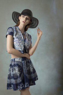 moda kız elbise baskılı 
