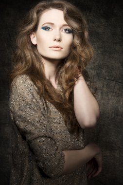 sevimli kız Sonbahar Kış moda çekimi 