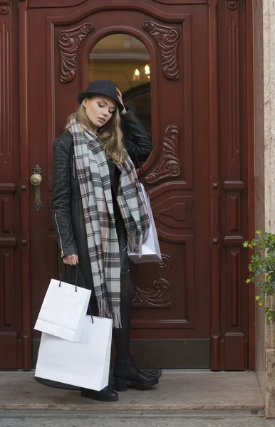 Volver a casa después de las compras de invierno —  Fotos de Stock