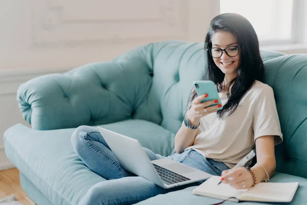 Skilled Female Student Makes Presentation Project Searches Necessary Information Mobile — Stock Photo, Image