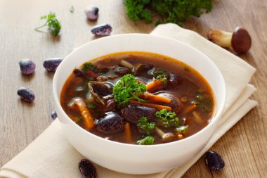 Moshrooms ve fasulye çorbası
