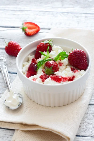 Fresas y requesón — Foto de Stock