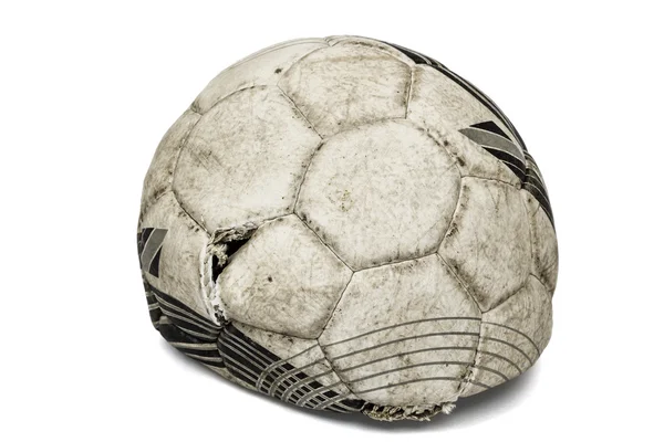 Vecchio pallone da calcio strappato, isolato su sfondo bianco — Foto Stock