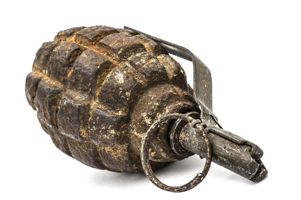 Vieille grenade de combat isolée sur fond blanc — Photo