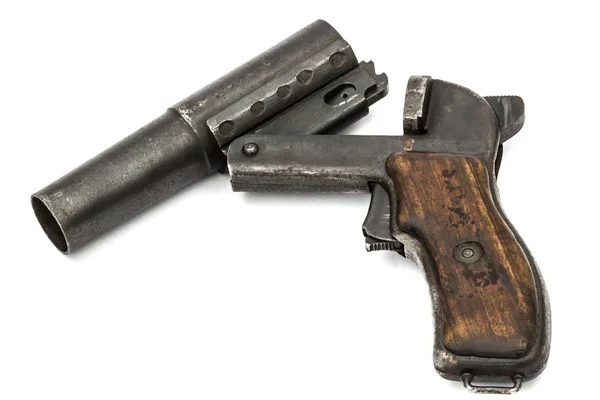Starý signál pistole, světlice a kazety, izolovaných na bílém — Stock fotografie
