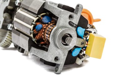 Küçük elektrik motoru, yakın çekim, izole üzerinde beyaz backgr parçası