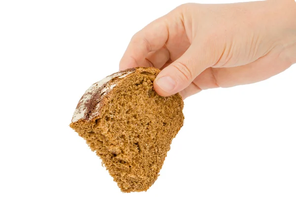Ręka trzyma kromkę chleba, izolowana na białym tle — Zdjęcie stockowe
