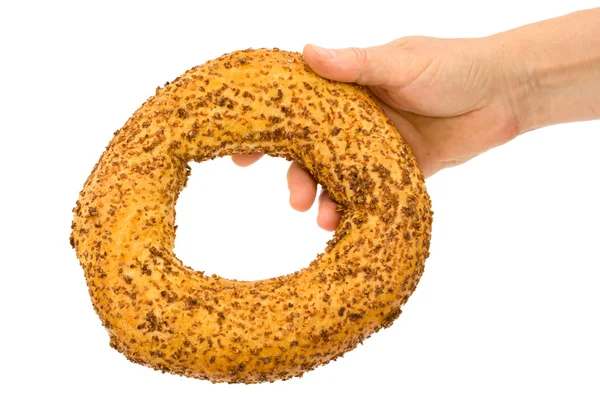 Kvinnlig hand som håller färsk bagel, isolerad på vit bakgrund — Stockfoto