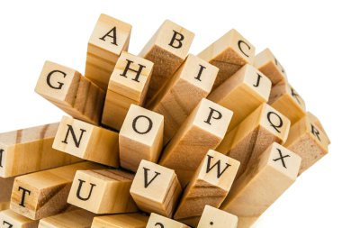 Ahşap çubuklar, isol ucunda İngilizce alfabenin harfleri